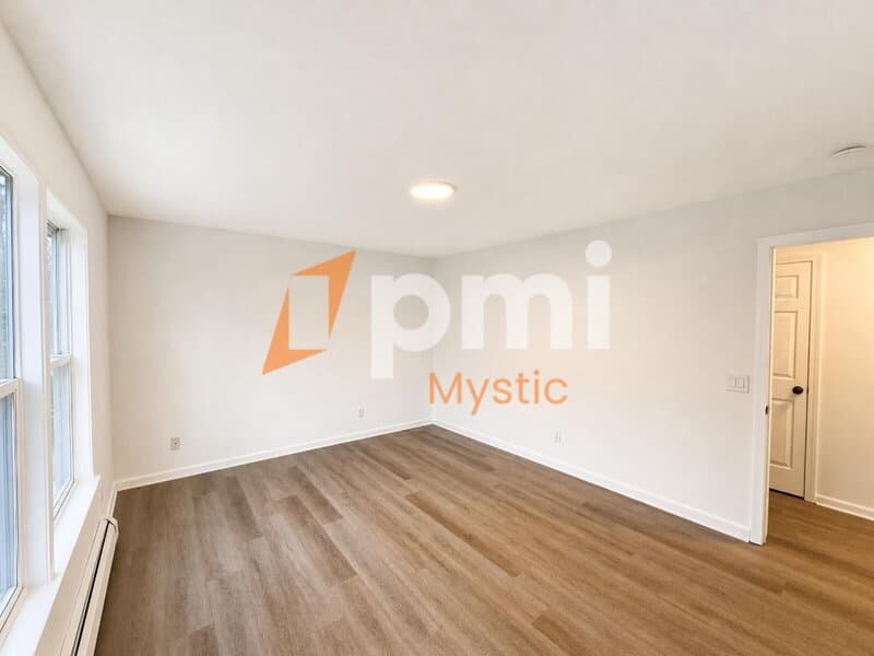 Mystic House: 106 Deerfield Ridge Dr