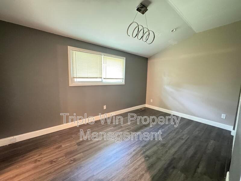 Saint Charles House: 710 Jungs Station Rd