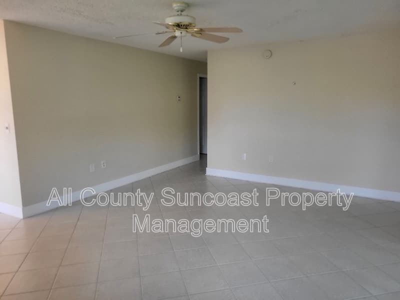 Largo Condo: 1211 11th Circle SE