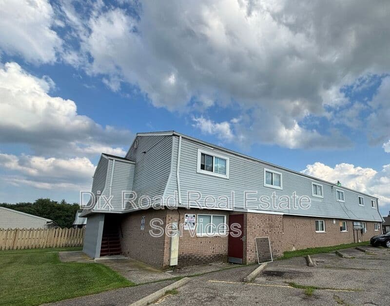 Trenton House: 410 Mars Rd