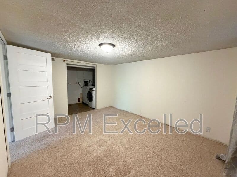 Kent House: 24625 148th Ave SE