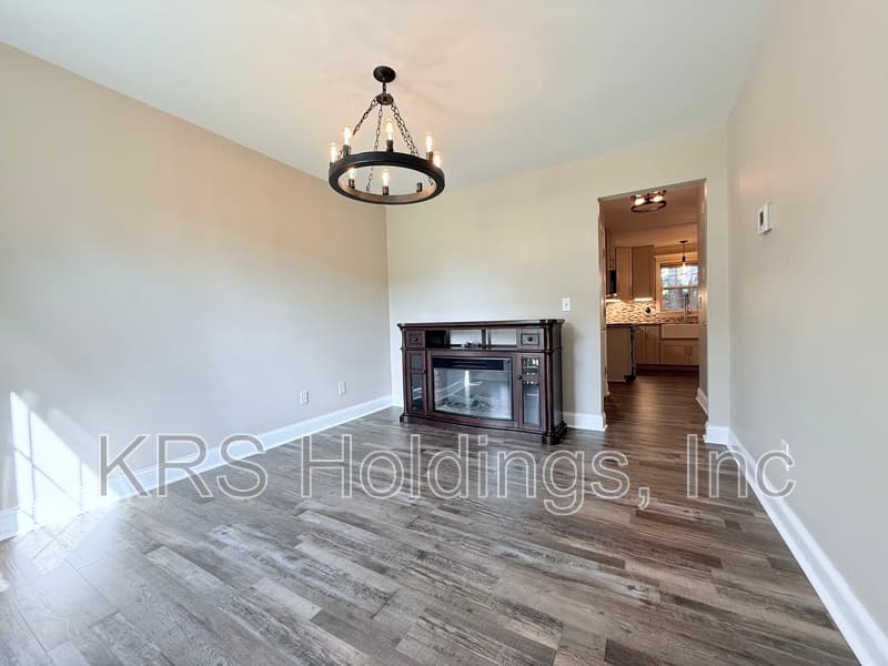 Raleigh House: 6920 Dawnalia Court