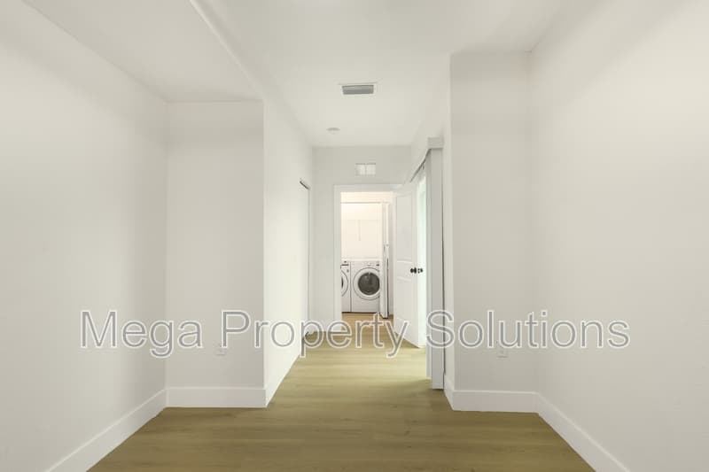 Tampa House: 910 East Osborne Avenue
