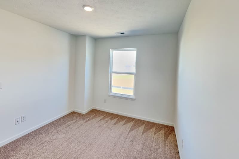 Shelbyville House: 2032 Oak Terrace Dr