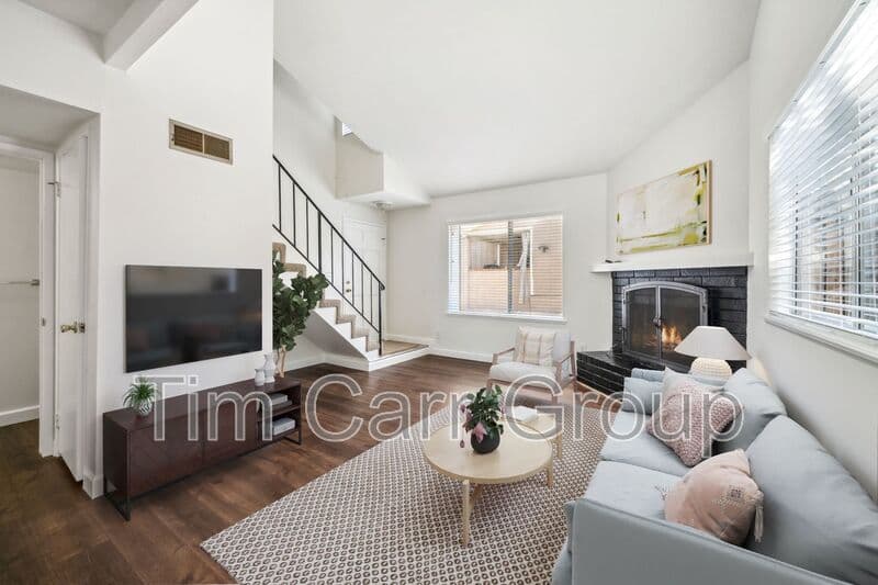 Costa Mesa Condo: 1787 Tustin Ave