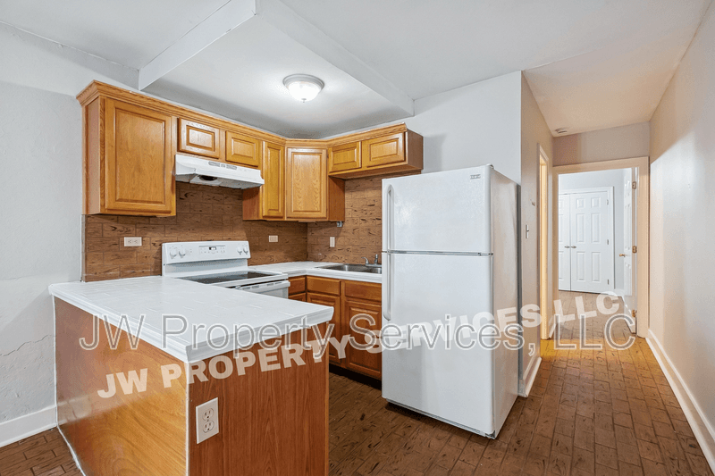 New Orleans House: 320 N Olympia