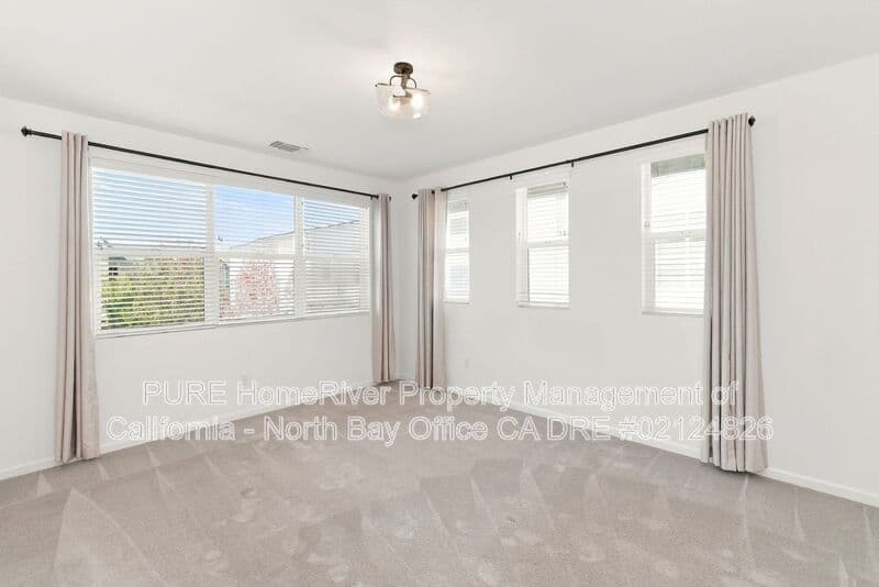 Santa Rosa Townhome: 511 Boyd St