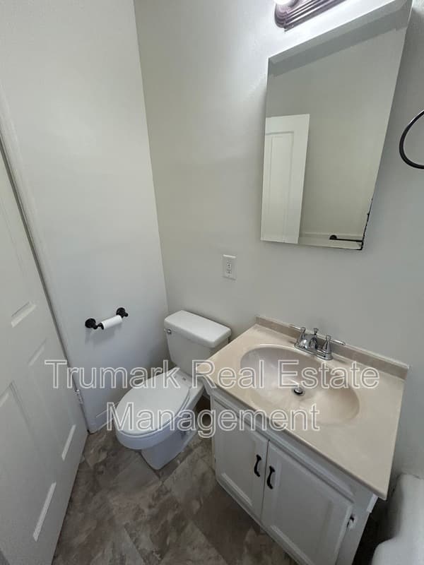 Los Angeles Condo: 3737 Los Feliz Blvd