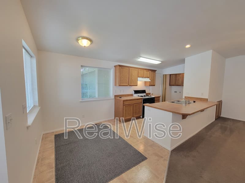 Redmond House: 1914 NW Elm Ave