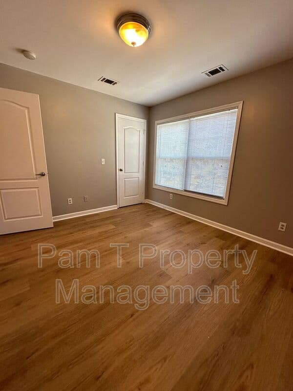 Savannah House: 1308 Dieter St