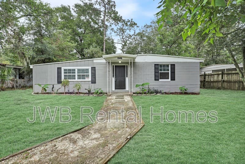 Jacksonville House: 10517 Ashby Rd
