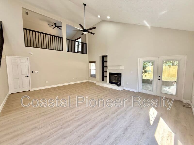 Tampa House: 8731 Huntfield St
