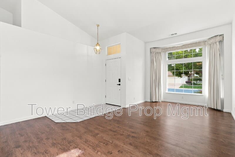 Elk Grove House: 8992 Panamint Ct