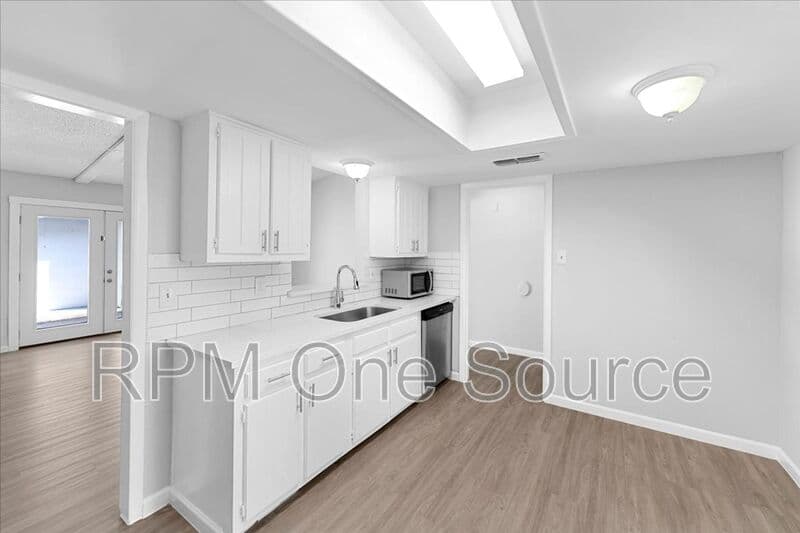 Allen House: 901 Wandering Way
