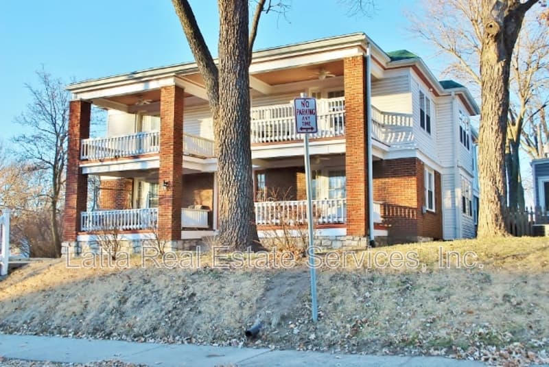 Independence Apartment: 100-02 E Linden Ave