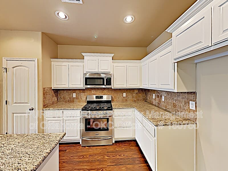 Yukon Condo: 11200 Coachmans Rd