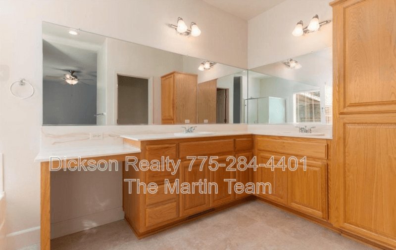 Fernley House: 971 Iris Lane