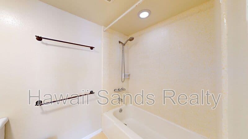 Honolulu House: 6248 Keokea Pl E-104