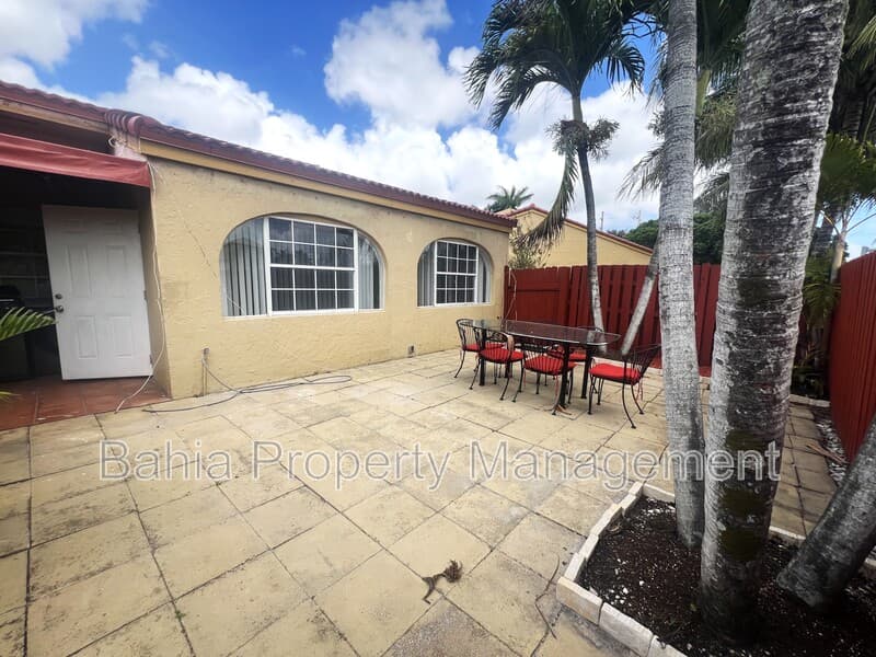 Miami Townhome: 11720 SW 103rd Ln