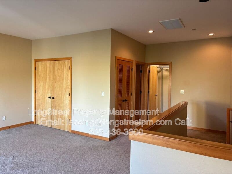 Portland Townhome: 5123 S Corbett Ave