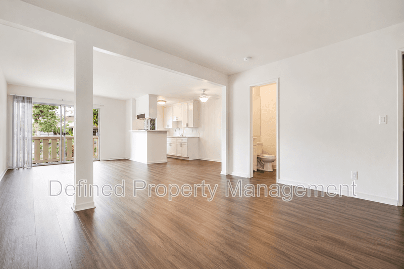 Reseda Condo: 7722 Reseda Blvd 131