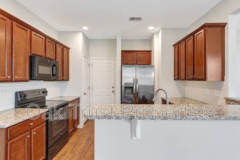 Moncks Corner House: 220 Lazy River Lane