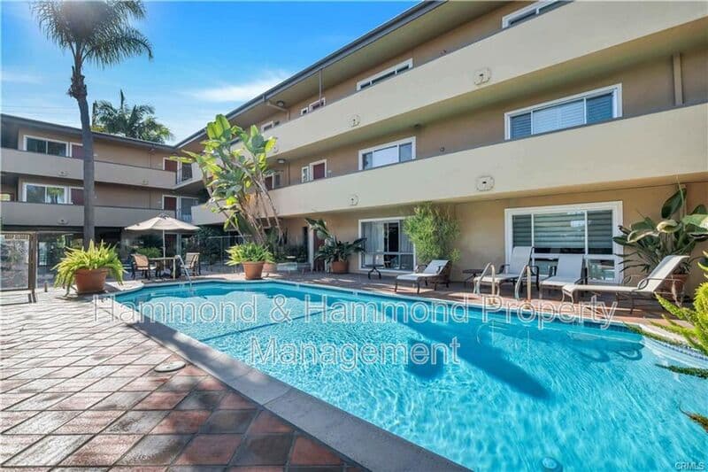 West Hollywood Condo: 970 Palm Ave.