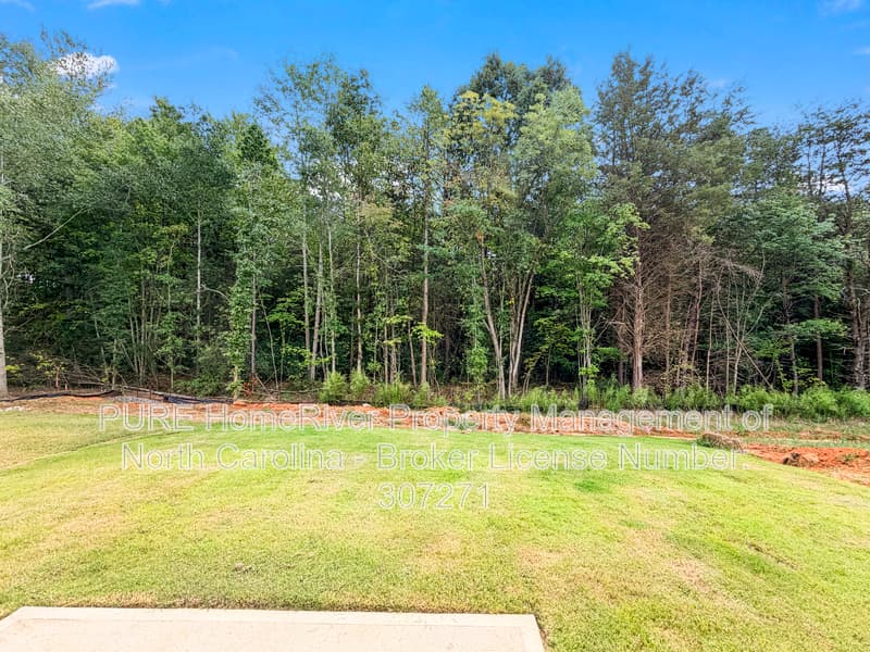 Hickory House: 2944 31st St Ln NE
