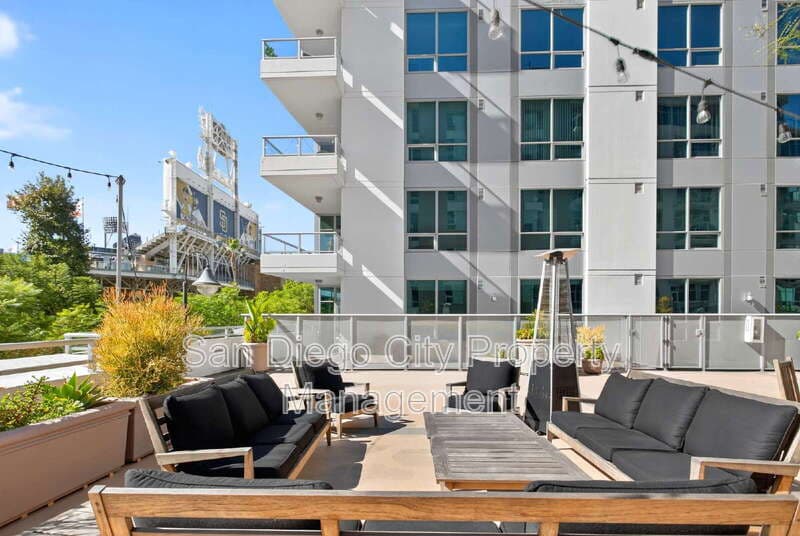 San Diego House: 253 10th Ave