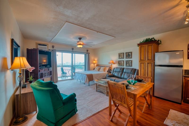 Hilo Condo: 355 Kalanianaole Avenue #304