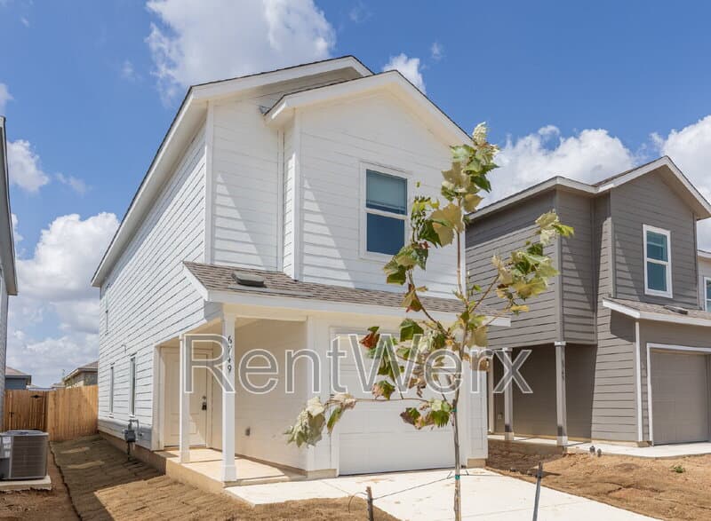 Elmendorf House: 6749 Marble Ridge