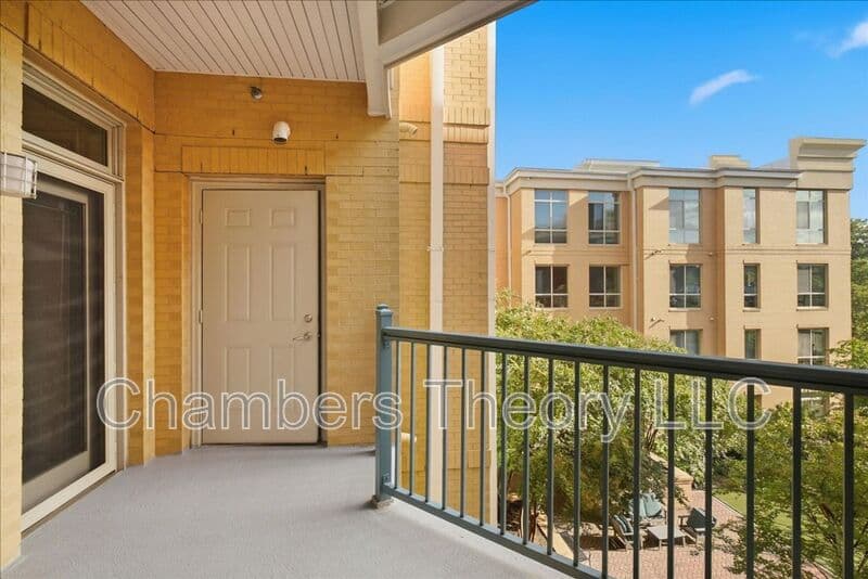 Arlington Condo: 2200 N Westmoreland St