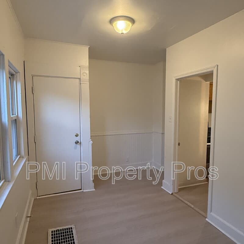 Milwaukee Condo: 2016 W Clybourn St
