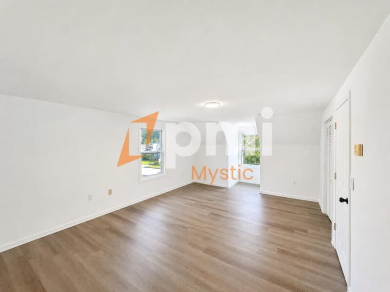 Mystic House: 106 Deerfield Ridge Dr
