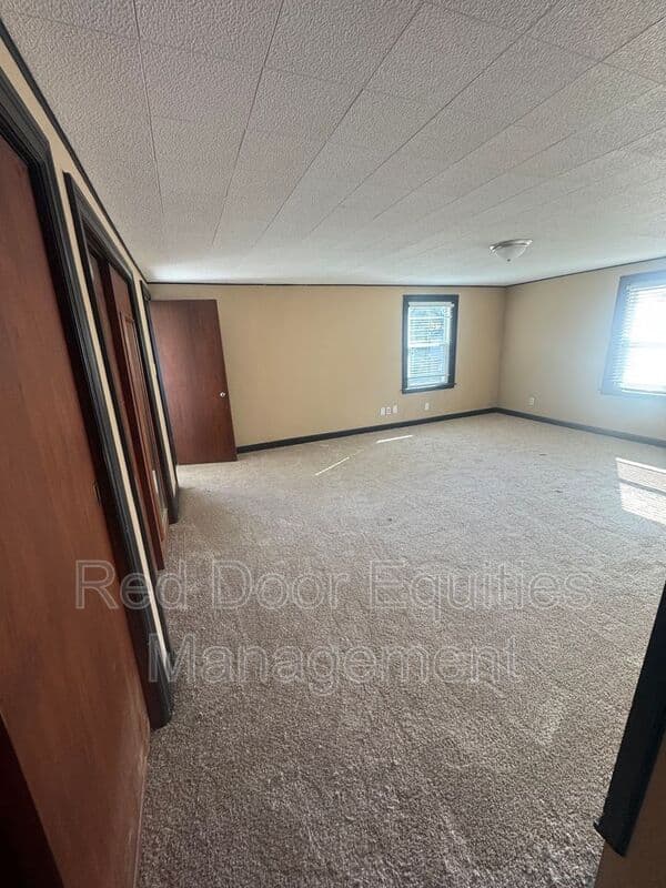 Lancaster House: 911 Angle Street