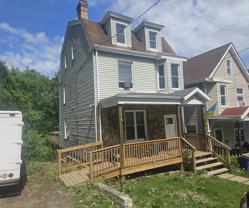 Pittsburgh House: 804 Dubois Street
