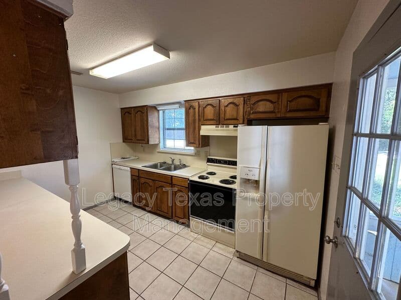 Mansfield House: 7185 Retta Mansfield Rd