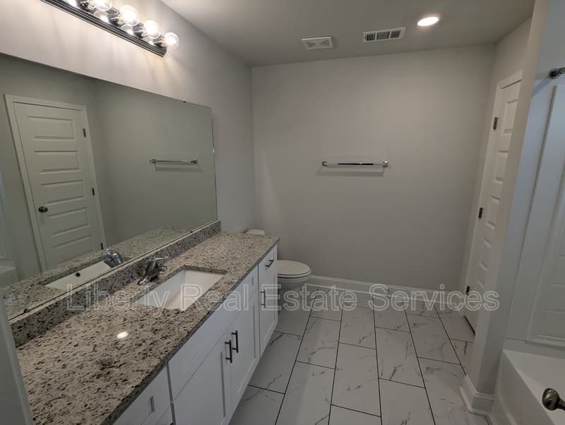 Pooler House: 340 Governor Gwinnett Way