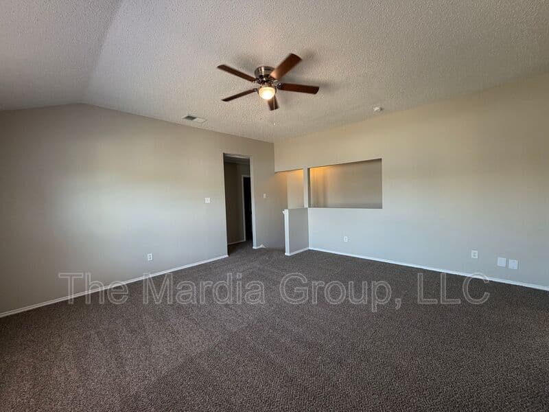 Cedar Hill House: 904 Shady Brook Lane