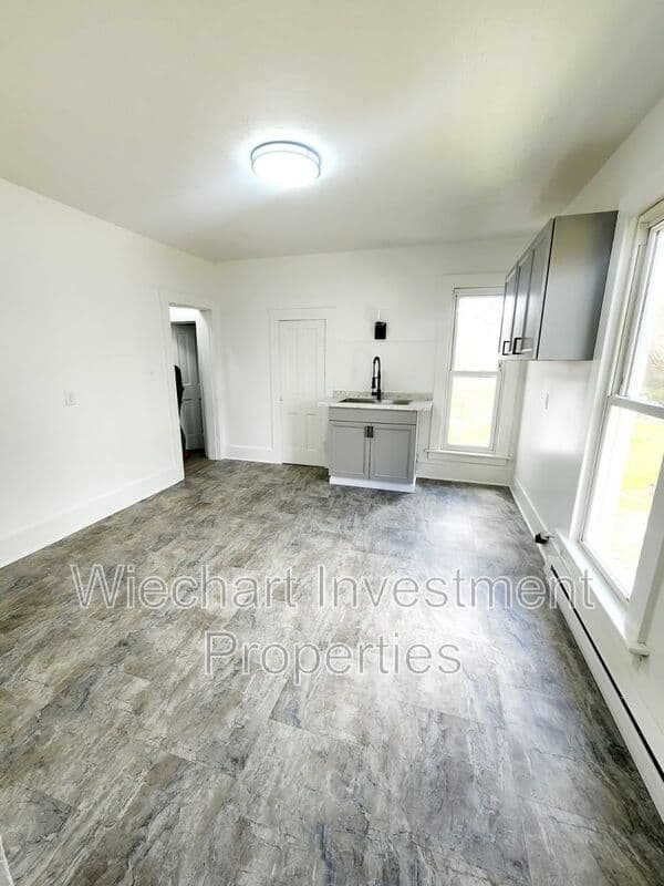 Lima House: 931 1/2 W Wayne St