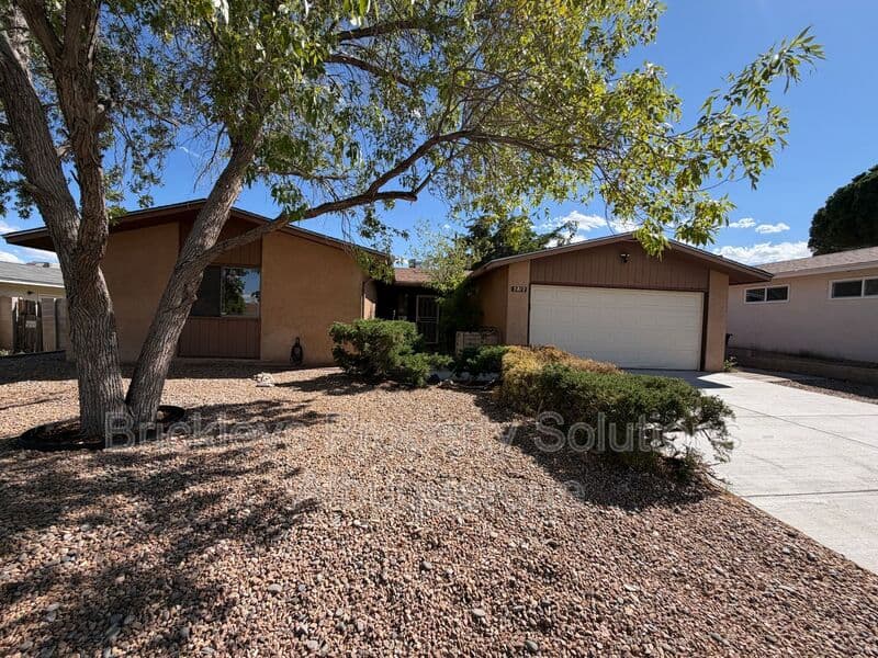 Albuquerque House: 5812 Brahma Dr NW