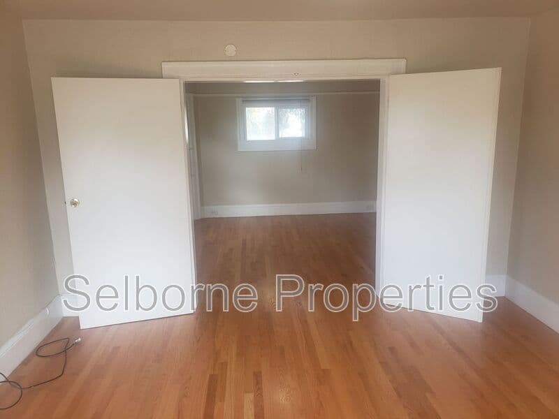Oakland House: 546 Merrimac St
