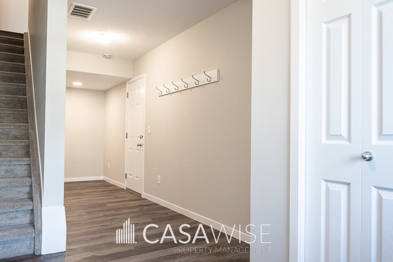 Edmonton House: 17220 9B Avenue Southwest