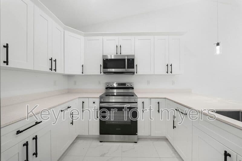 Lehigh Acres House: 668 CHEMSTRAND ST E