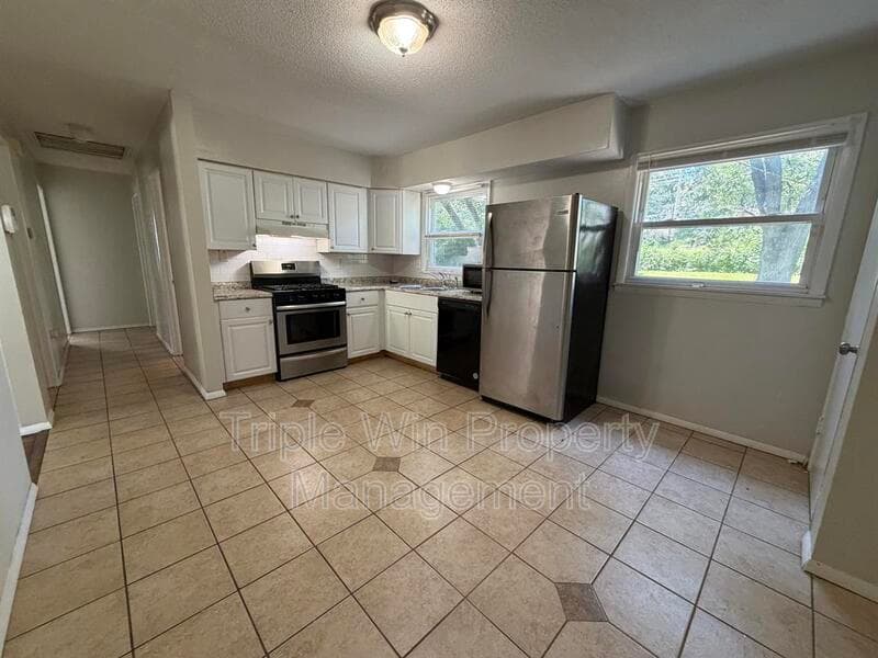 HAZELWOOD House: 6917 BERKRIDGE CT