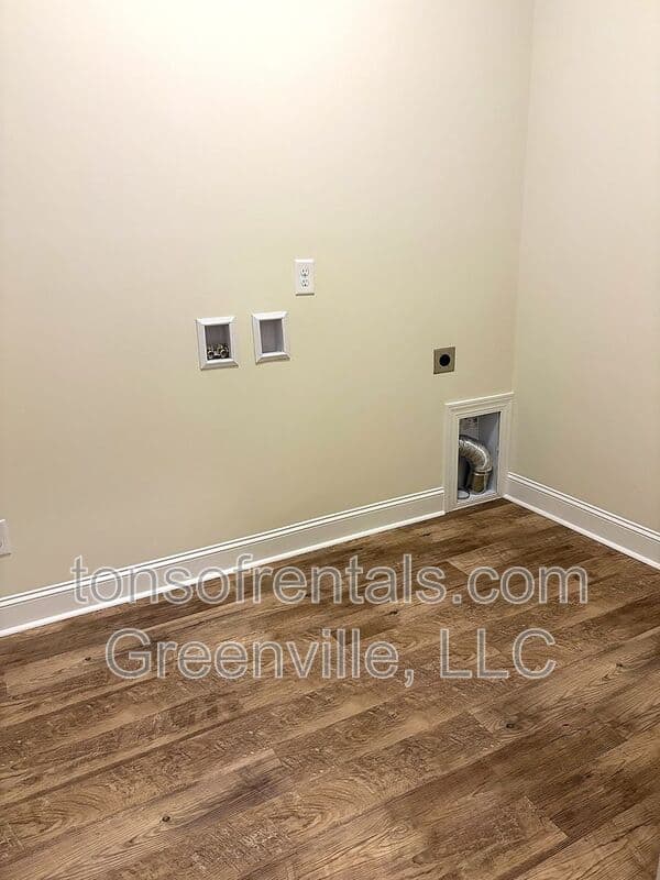 Enoree House: 271 Rocky Ridge Road
