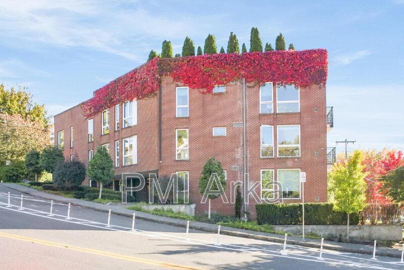 Seattle Condo: 750 11th Ave E
