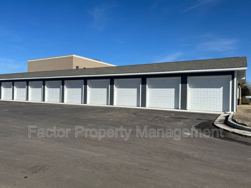 North Mankato Condo: 2090 Carlson Dr.