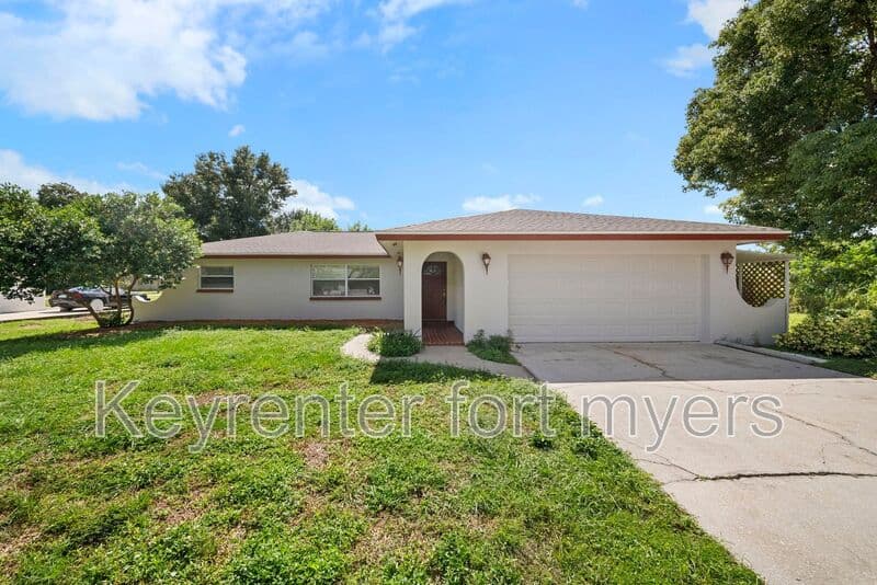 FORT MYERS House: 13049 FOURTH ST