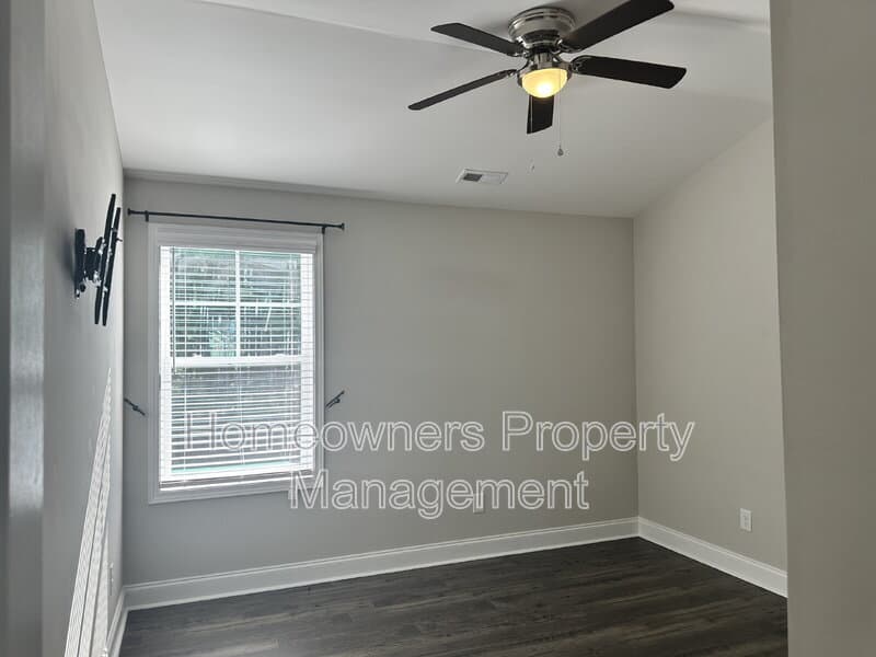 Raeford House: 143 Cromwell Court